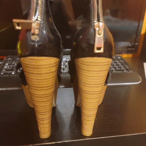 Jessica Simpson heels - Picture 3 of 5